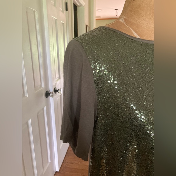 NWT DG2 Sequin Front high low T shirt top OLIVE GREEN LARGE Diane Gilman - Picture 4 of 11